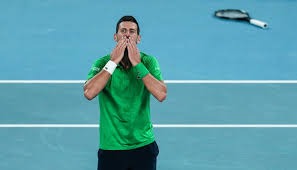 《王者荣耀》官方道歉：英雄玩法调整导致出装被举报